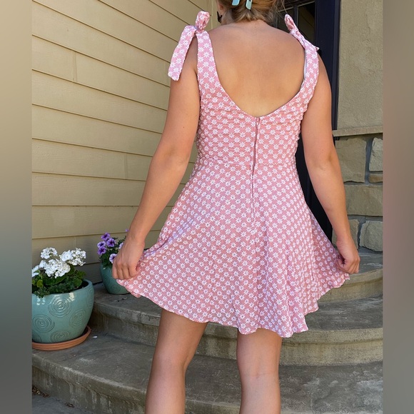 Vintage style pink embroidered flare sundress - Picture 4 of 11